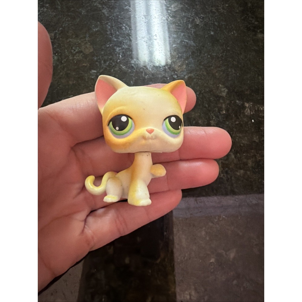 Littlest Pet Shop LPS Authentic #73 Shorthair Cat White Yellow Paw Up Green Eyes